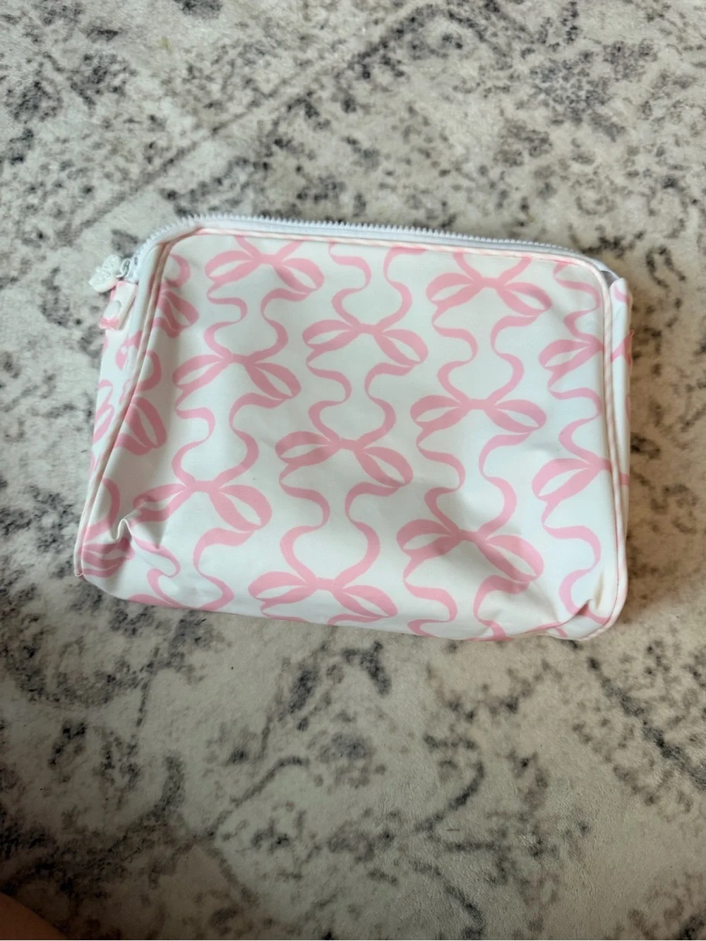 Apple of my Isla pouches
